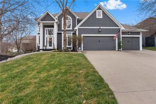 5715 NE SAPPHIRE Place, Lee's Summit, MO 64064