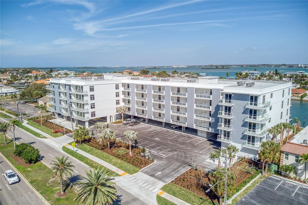 415 ISLAND WAY 206, Clearwater Beach, FL 33767