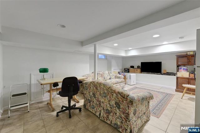 431 Maitland Avenue, Teaneck, NJ 07666