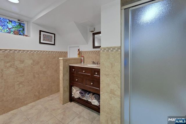 431 Maitland Avenue, Teaneck, NJ 07666