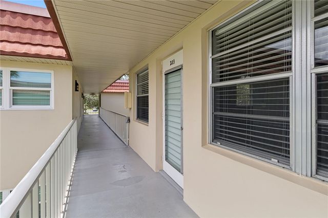 105 Spring Lake Court 203, Vero Beach, FL 32962