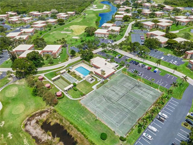 105 Spring Lake Court 203, Vero Beach, FL 32962