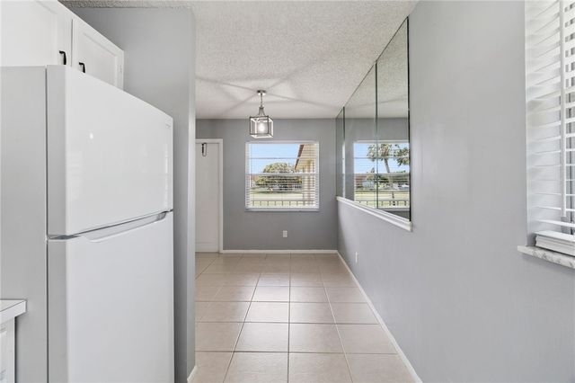 105 Spring Lake Court 203, Vero Beach, FL 32962