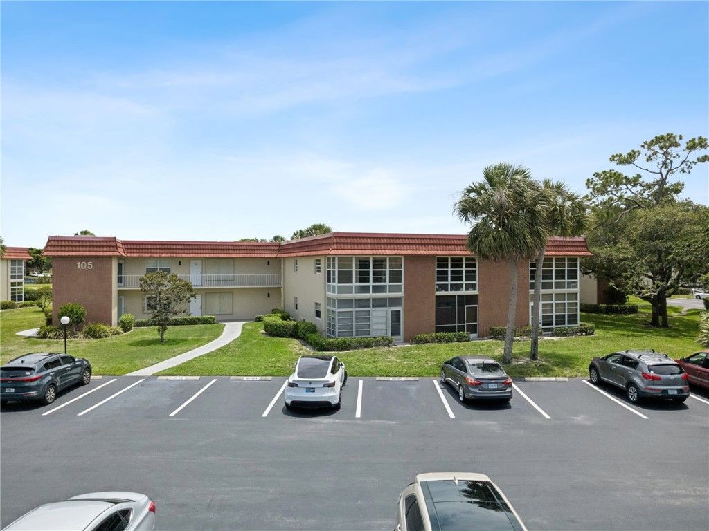 105 Spring Lake Court 203, Vero Beach, FL 32962