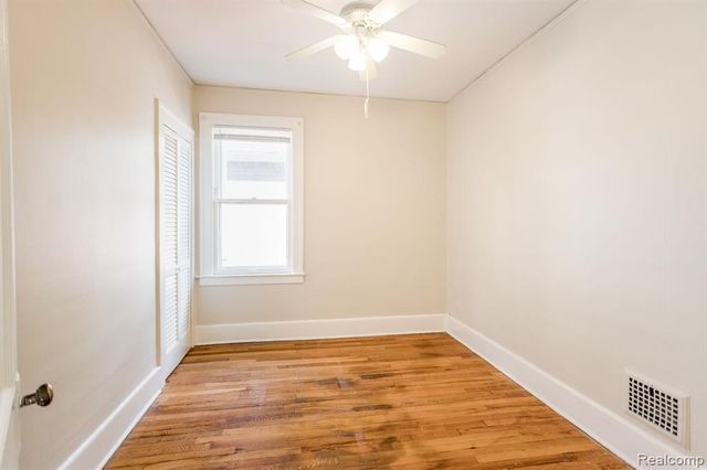 1042 Wayburn Street, Grosse Pointe, MI 48230