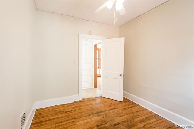 1042 Wayburn Street, Grosse Pointe, MI 48230