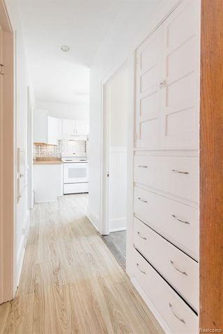 1042 Wayburn Street, Grosse Pointe, MI 48230