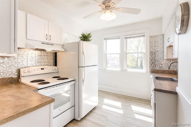 1042 Wayburn Street, Grosse Pointe, MI 48230