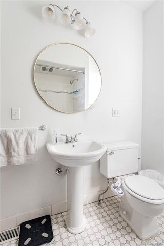 1042 Wayburn Street, Grosse Pointe, MI 48230