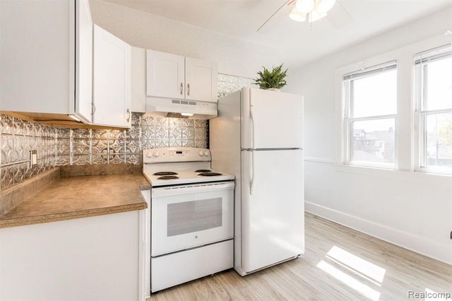 1042 Wayburn Street, Grosse Pointe, MI 48230
