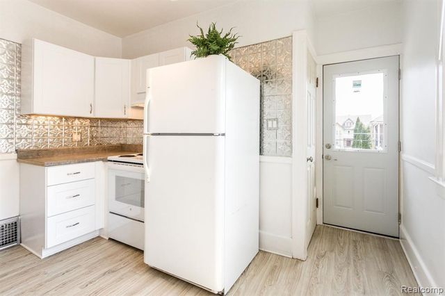 1042 Wayburn Street, Grosse Pointe, MI 48230