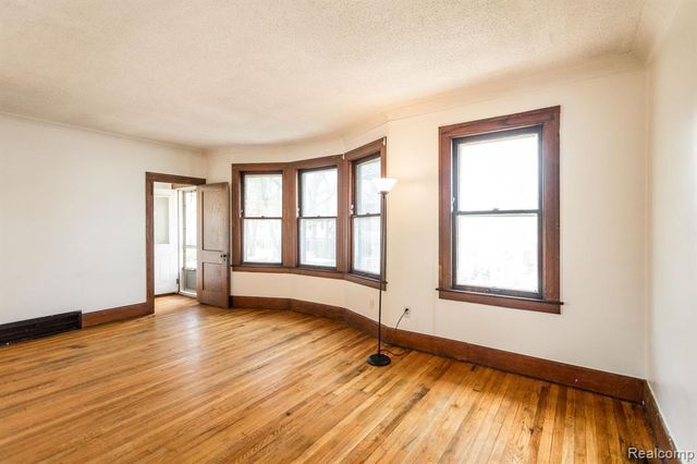 1042 Wayburn Street, Grosse Pointe, MI 48230