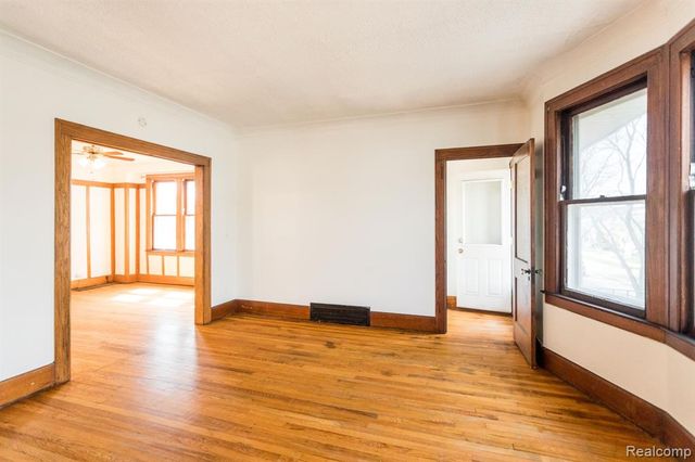1042 Wayburn Street, Grosse Pointe, MI 48230
