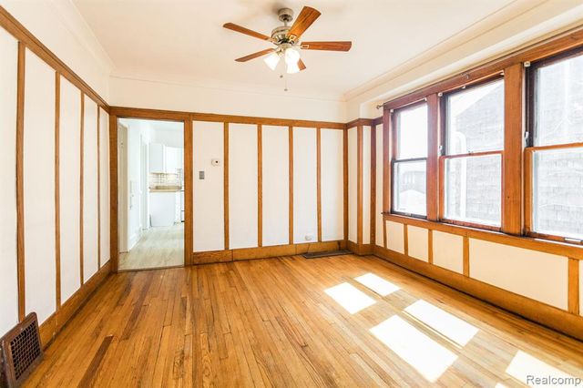 1042 Wayburn Street, Grosse Pointe, MI 48230