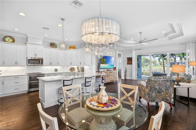 7026 Dominica DR, Naples, FL 34113