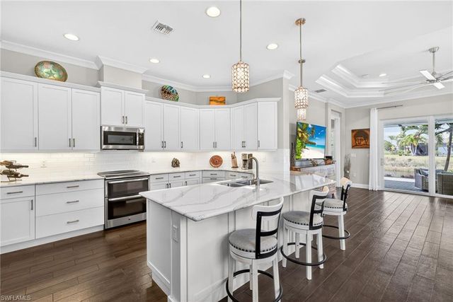 7026 Dominica DR, Naples, FL 34113