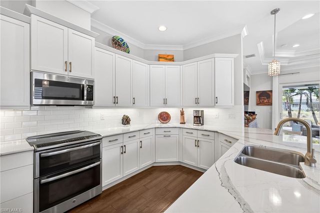 7026 Dominica DR, Naples, FL 34113