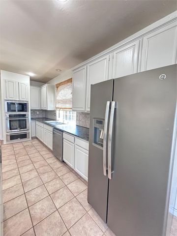 5110 Heatherdale Drive, Grapevine, TX 76051