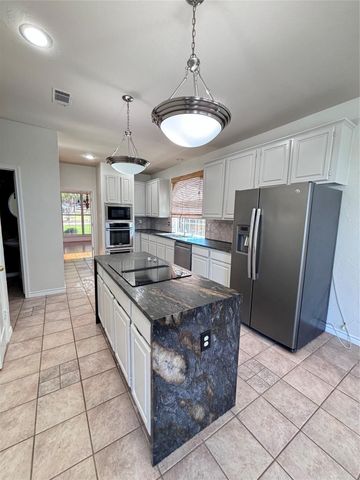 5110 Heatherdale Drive, Grapevine, TX 76051