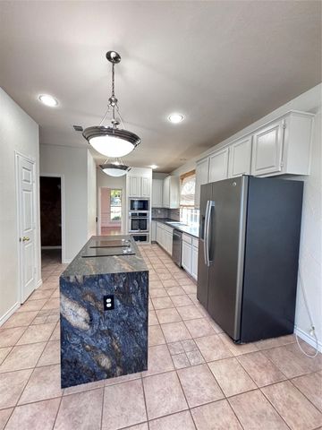 5110 Heatherdale Drive, Grapevine, TX 76051