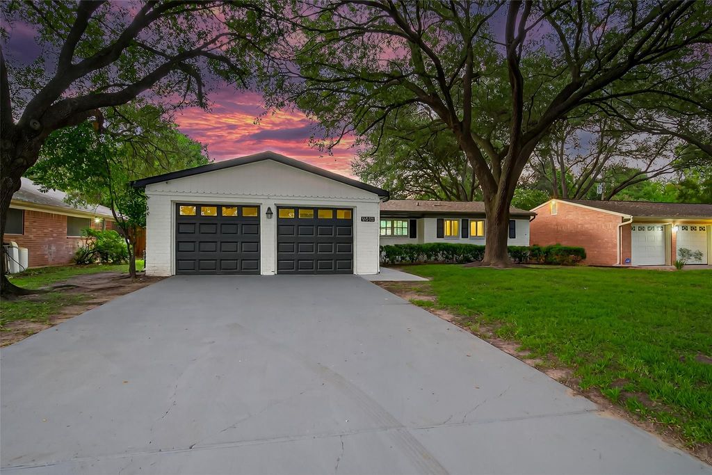 9618 Meadowbriar Lane, Houston, TX 77063