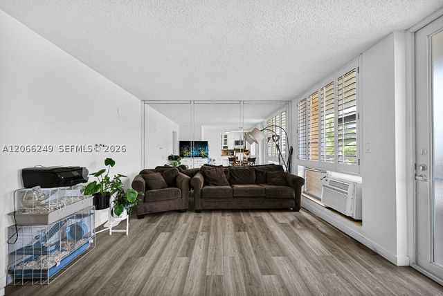 2400 NE 9th St 201, Fort Lauderdale, FL 33304
