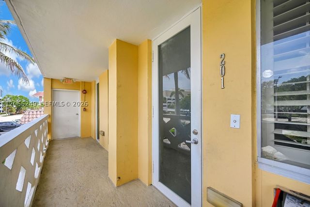 2400 NE 9th St 201, Fort Lauderdale, FL 33304