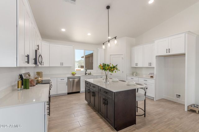 9544 W SANDSTONE MOUNTAIN Drive, Casa Grande, AZ 85194