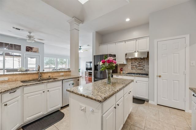 2031 Vintage Circle, Corinth, TX 76210