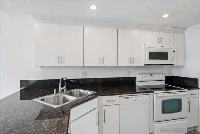 8725 Caminito Abrazo, La Jolla, CA 92037