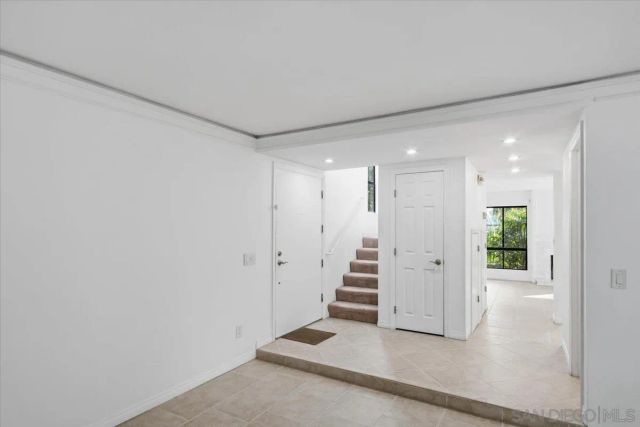 8725 Caminito Abrazo, La Jolla, CA 92037