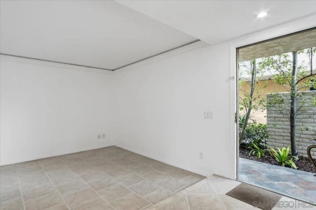 8725 Caminito Abrazo, La Jolla, CA 92037