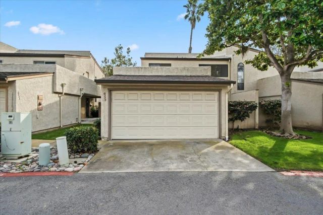 8725 Caminito Abrazo, La Jolla, CA 92037