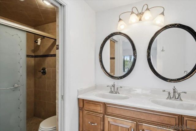 8725 Caminito Abrazo, La Jolla, CA 92037