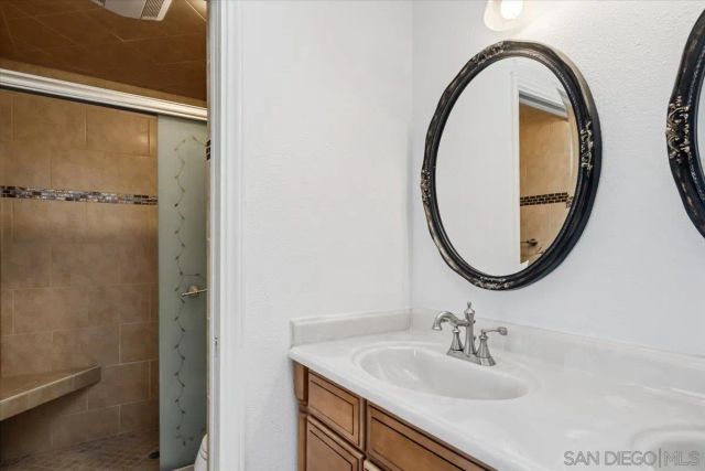 8725 Caminito Abrazo, La Jolla, CA 92037