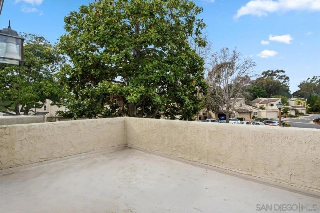 8725 Caminito Abrazo, La Jolla, CA 92037