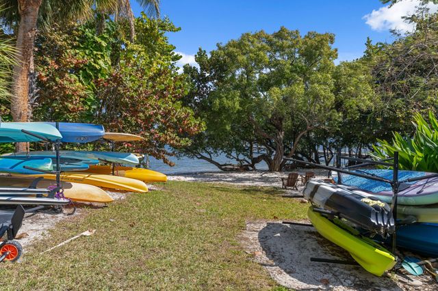 16 Via Lago, Boynton Beach, FL 33435