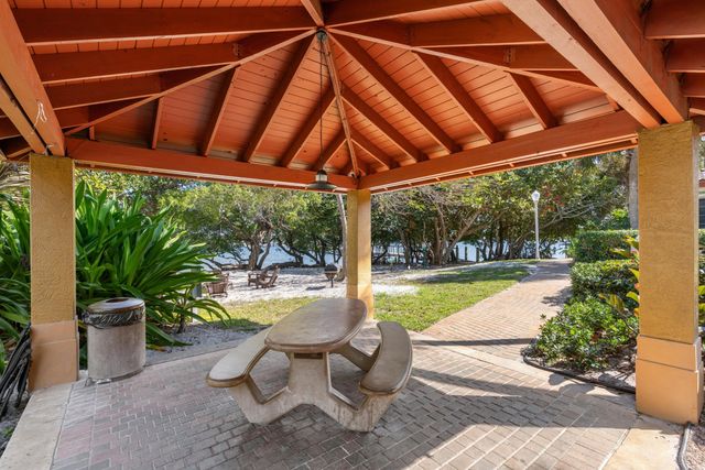 16 Via Lago, Boynton Beach, FL 33435