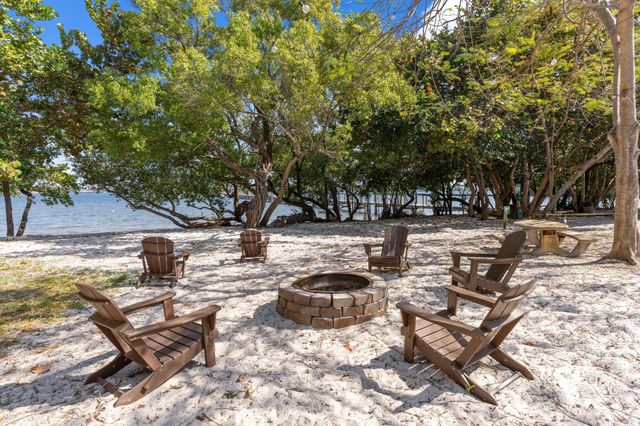 16 Via Lago, Boynton Beach, FL 33435