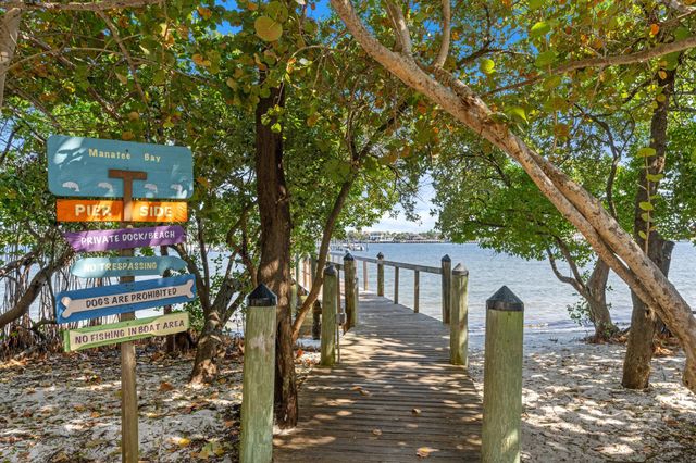 16 Via Lago, Boynton Beach, FL 33435