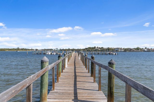 16 Via Lago, Boynton Beach, FL 33435