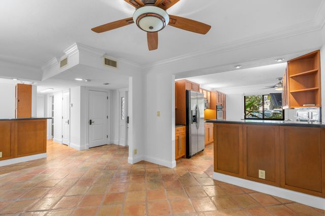 16 Via Lago, Boynton Beach, FL 33435