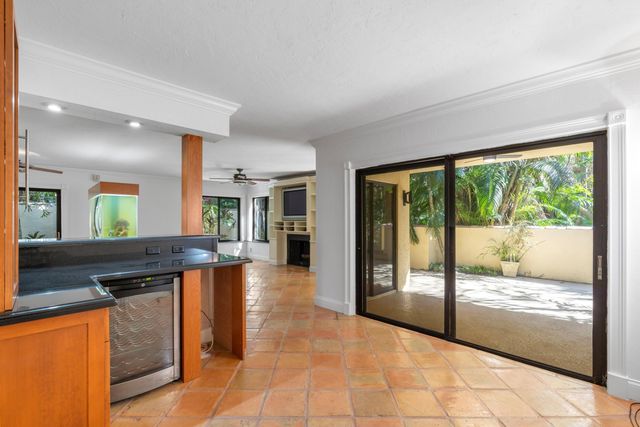 16 Via Lago, Boynton Beach, FL 33435