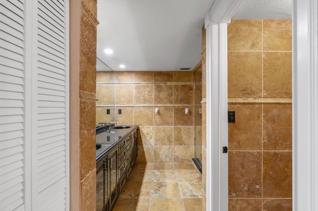 16 Via Lago, Boynton Beach, FL 33435