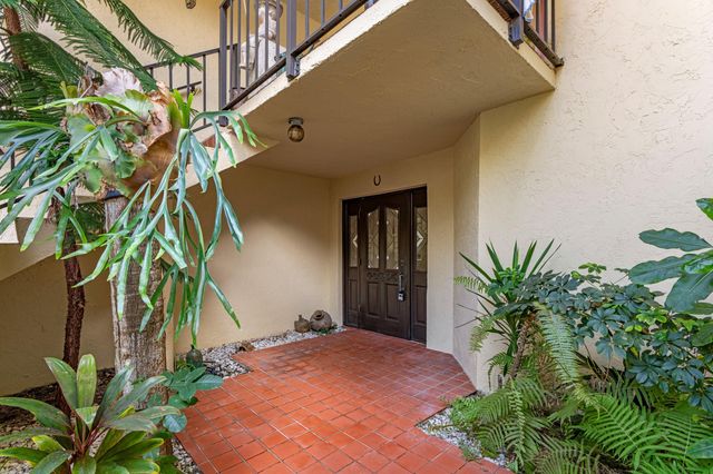 16 Via Lago, Boynton Beach, FL 33435