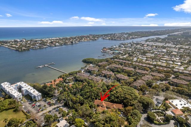 16 Via Lago, Boynton Beach, FL 33435