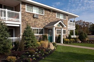 72 Johnson Avenue 4-1F, Sayville, NY 11782