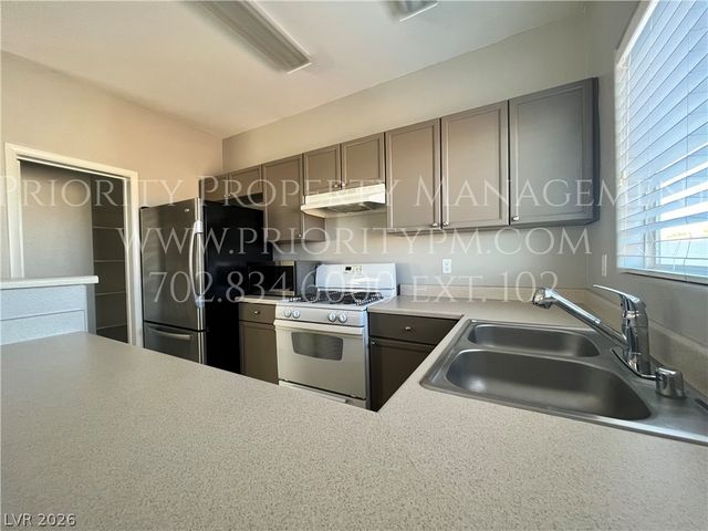 8796 DUNCAN BARREL Avenue 102, Las Vegas, NV 89178