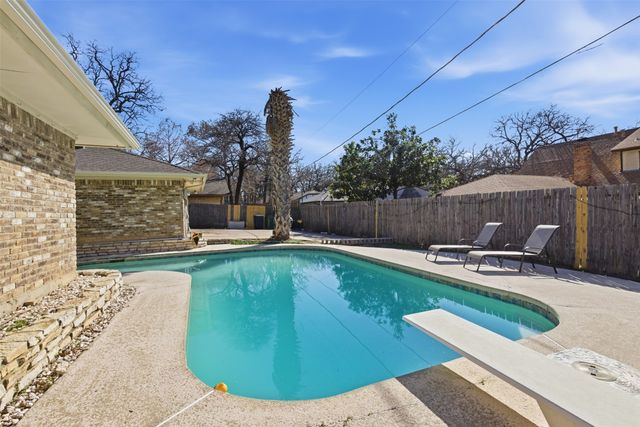 1908 Cleburn Drive, Arlington, TX 76012