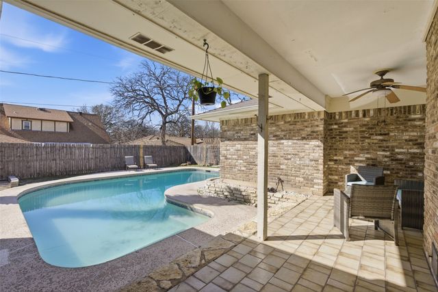 1908 Cleburn Drive, Arlington, TX 76012